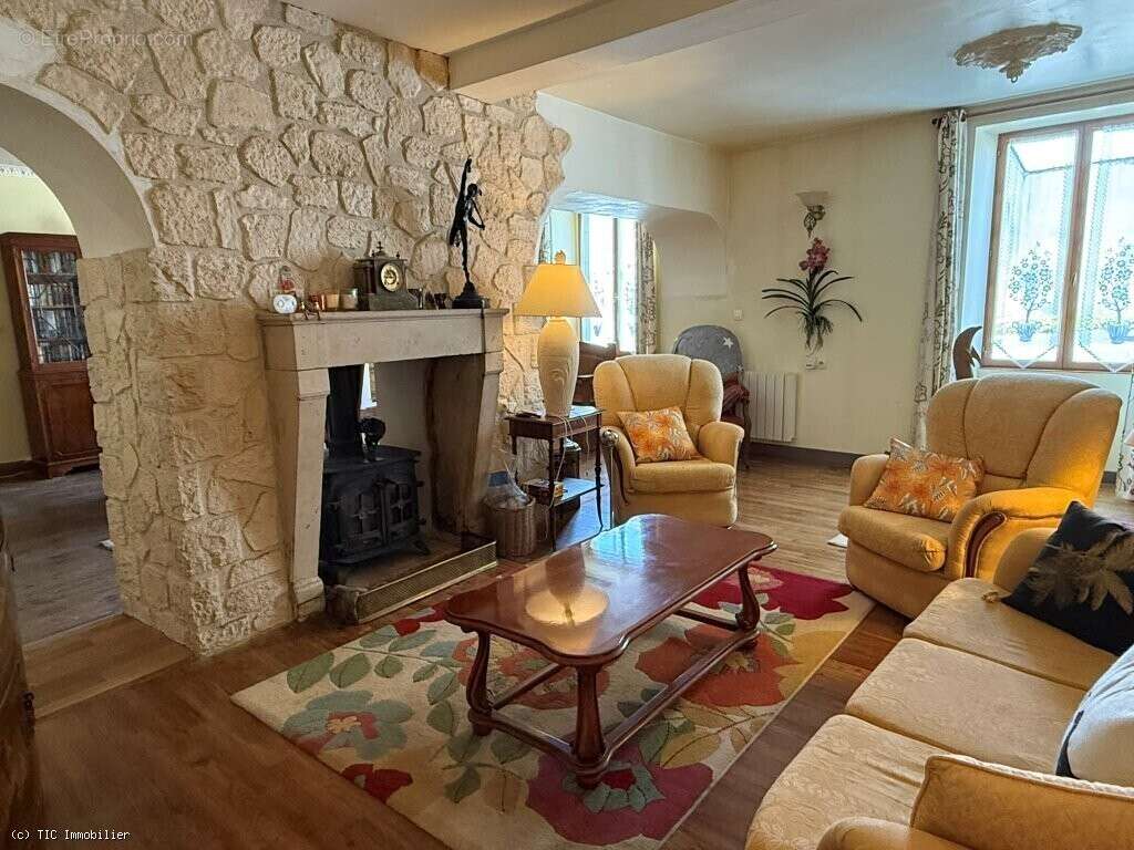 Maison à RUFFEC