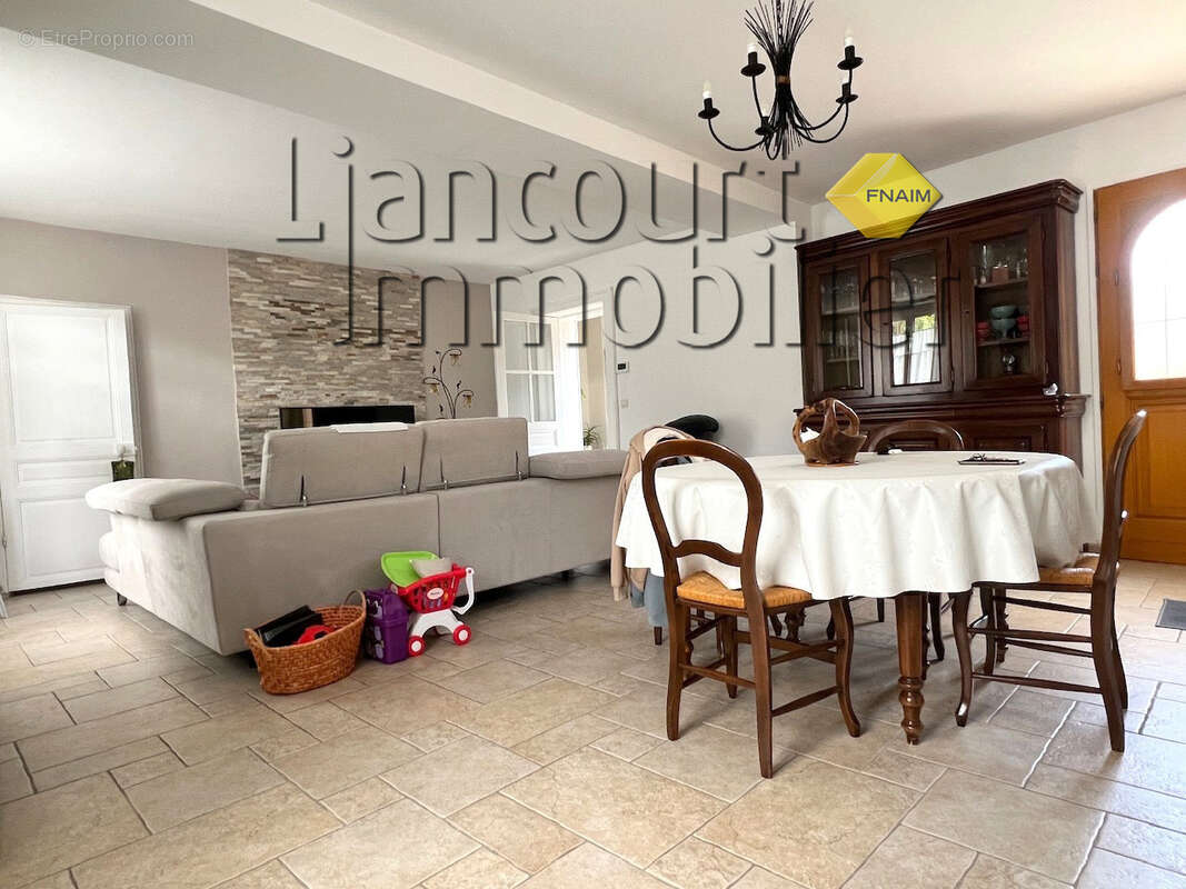 Maison à ANGICOURT