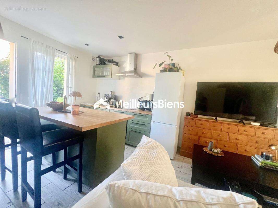 VIARMES_T2 de 35,5 m² avec cour et parking - photo 5