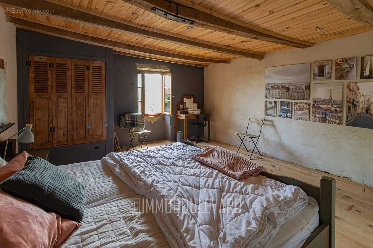 Maison à CHARRON