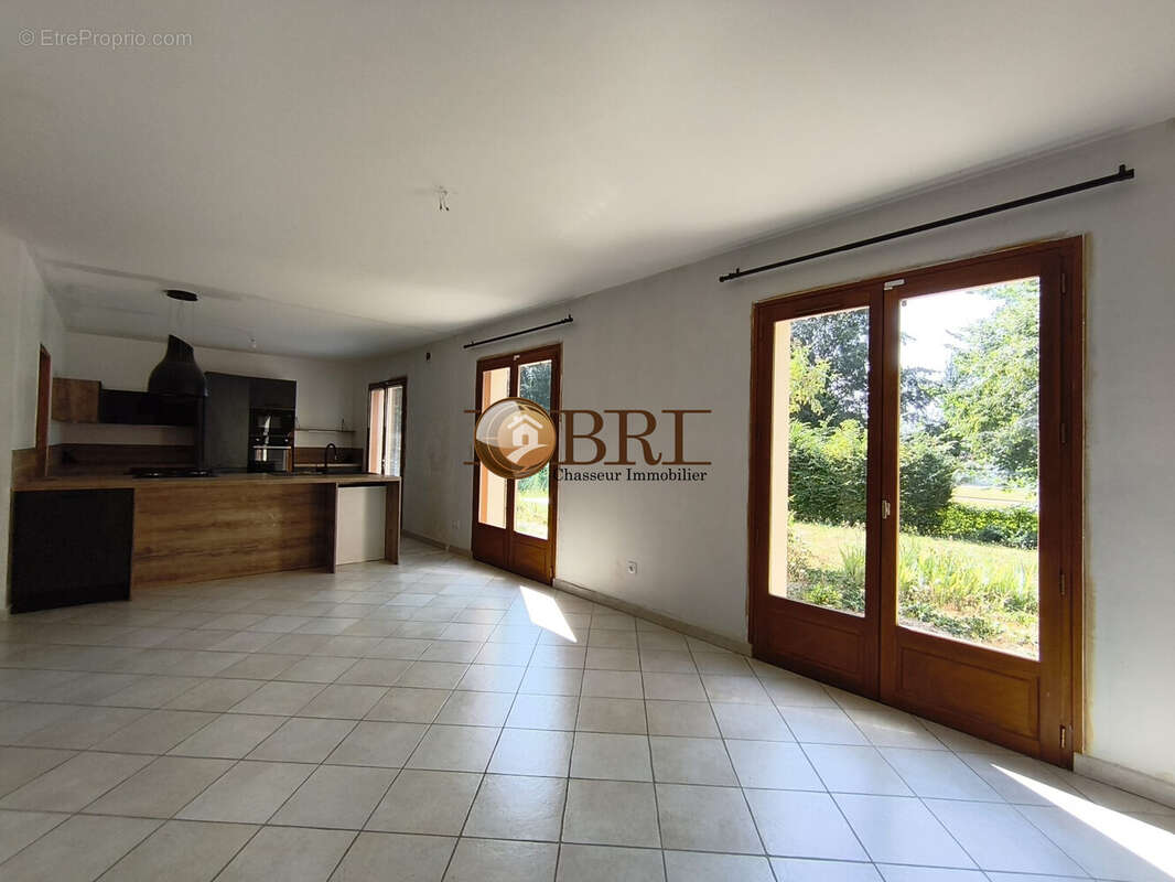 Maison 150 m² à Voiron  - photo 6