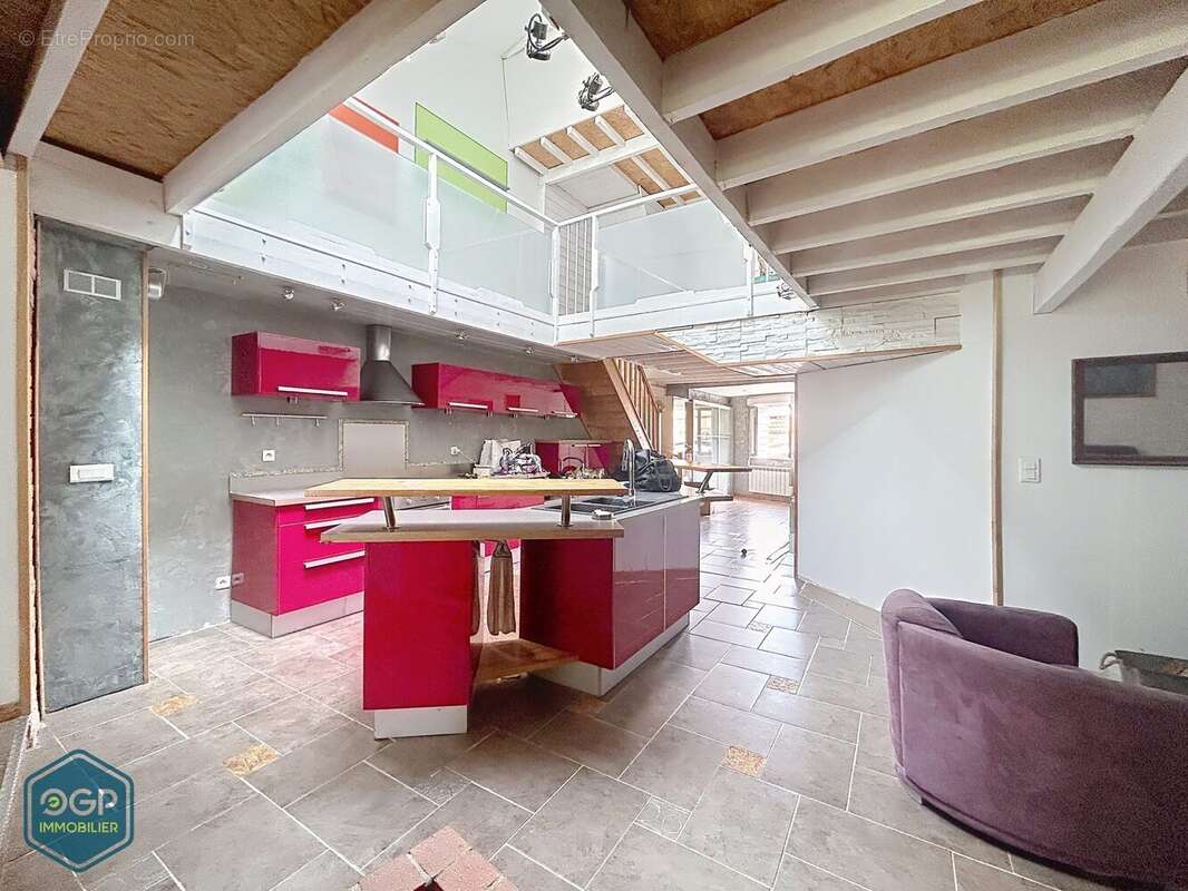 Maison à SAINTE-FOY-DE-PEYROLIERES