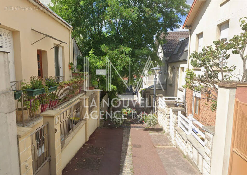Appartement à LES LILAS