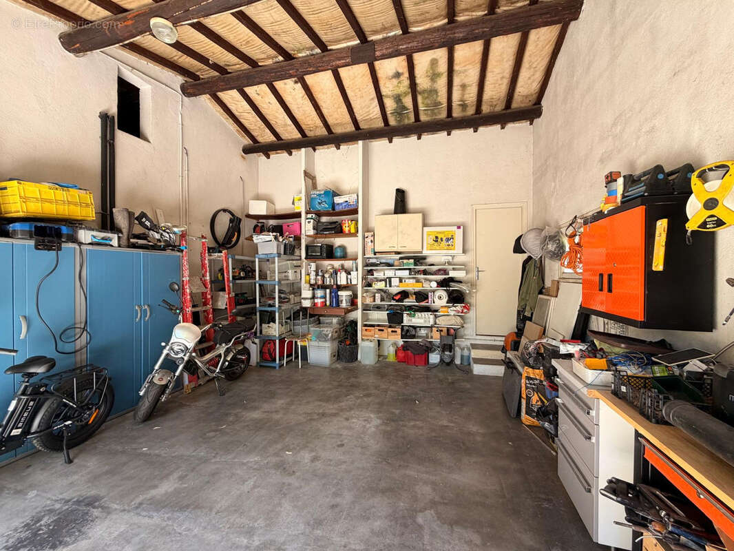 NIMES CAMPLANIER Superbe maison de plain pied,7 pièces de 250 m2 avec dépendance, jardin et piscine - photo 32