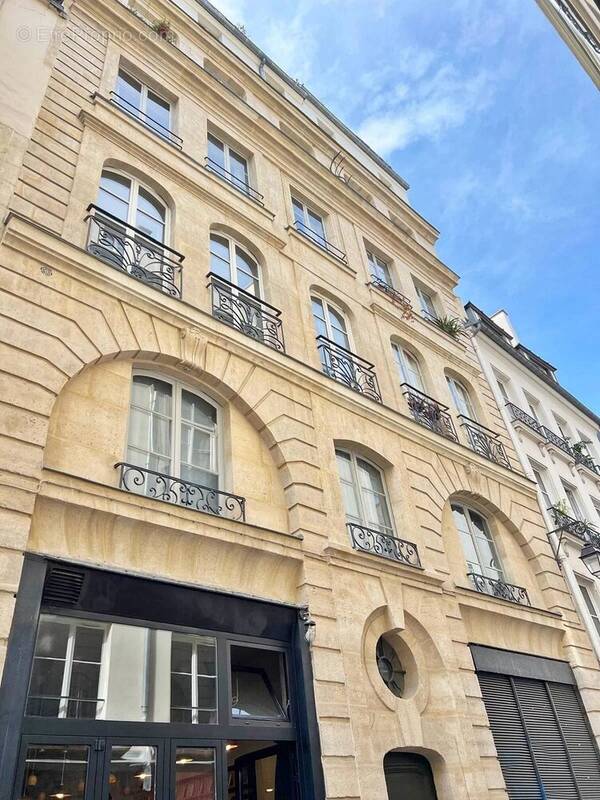 Appartement à PARIS-3E