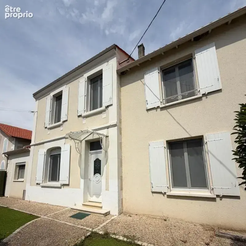Saint Yrieix. Maison 190 m² sur terrain de 4070 m² - photo 2