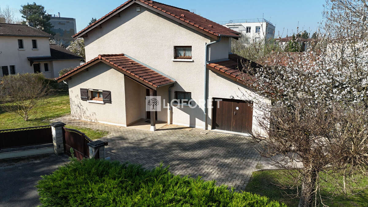 Maison à VILLARS-LES-DOMBES