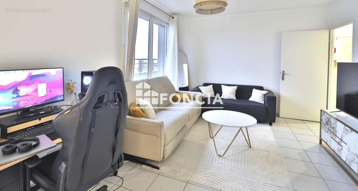 Appartement à SARTROUVILLE