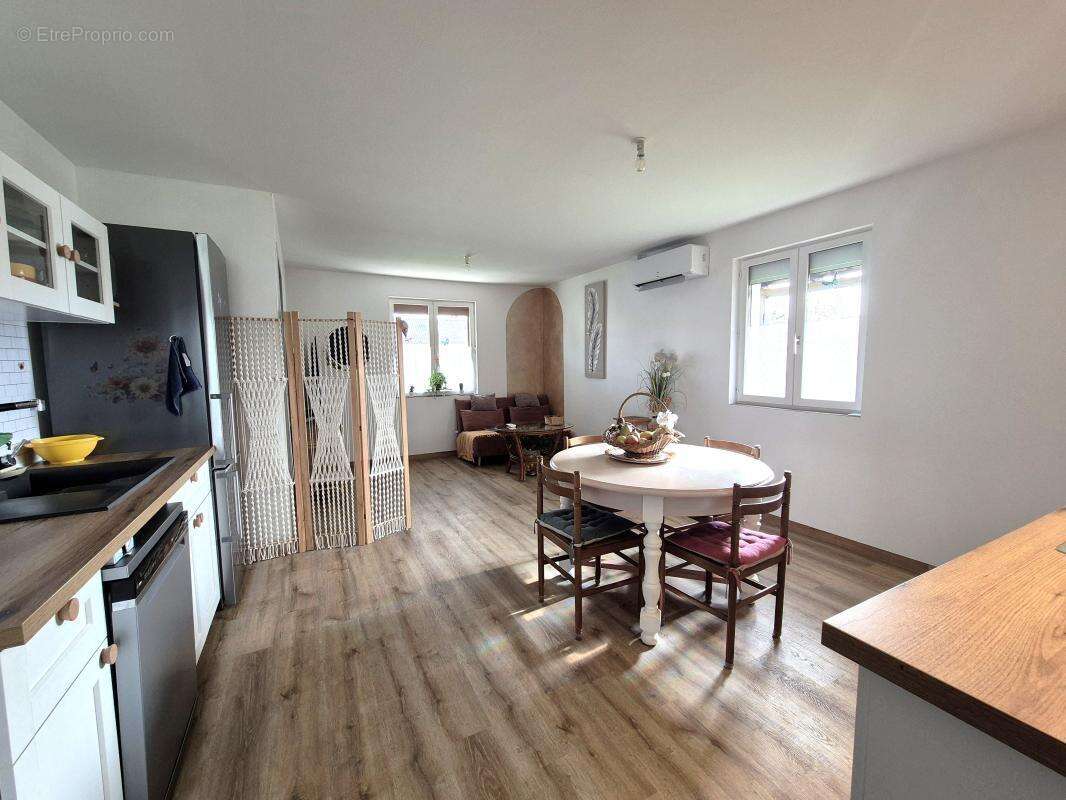 Maison à MARSEILLES-LES-AUBIGNY