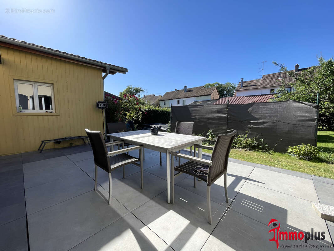 SENTHEIM - Maison individuelle de 155 m2 avec 3 suites, garage double et dépendance - Belles prestations ! - photo 6