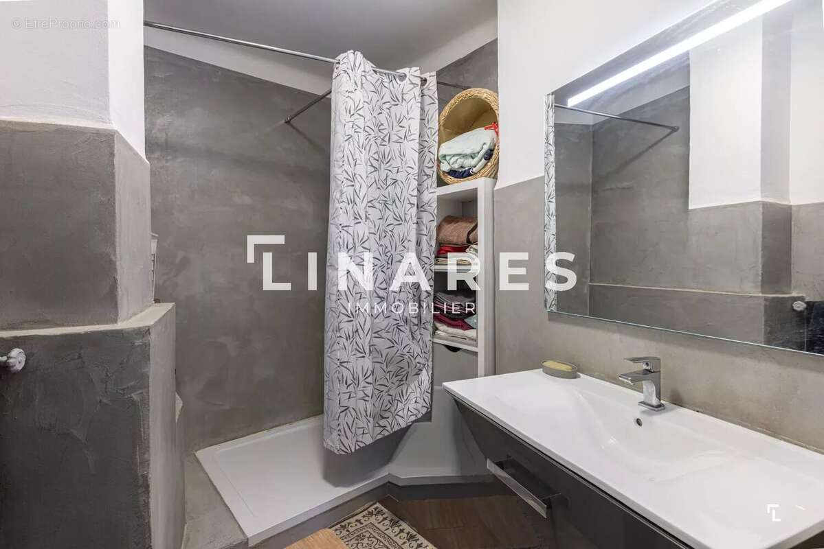Appartement à MARSEILLE-3E