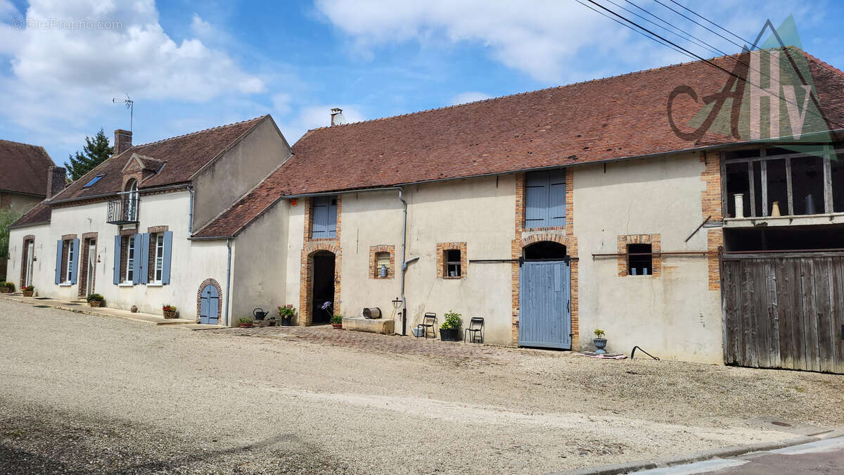 Maison à SERGINES