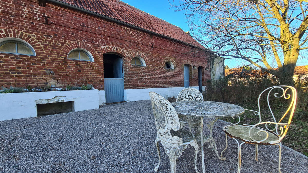 Maison à MONTCAVREL