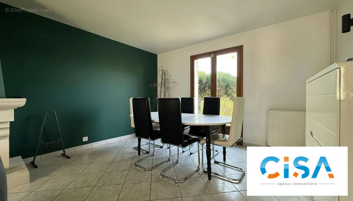 Maison à MOGNEVILLE