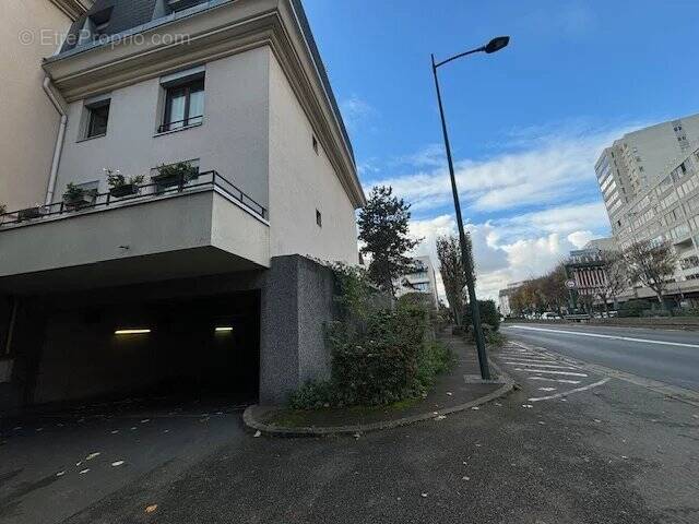 Parking à SAINT-GRATIEN