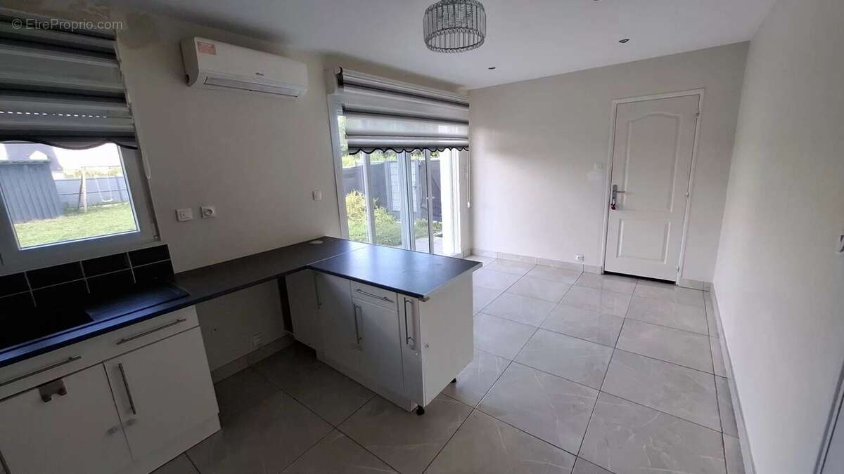 Maison à SAINT-JEAN-DE-LA-RUELLE