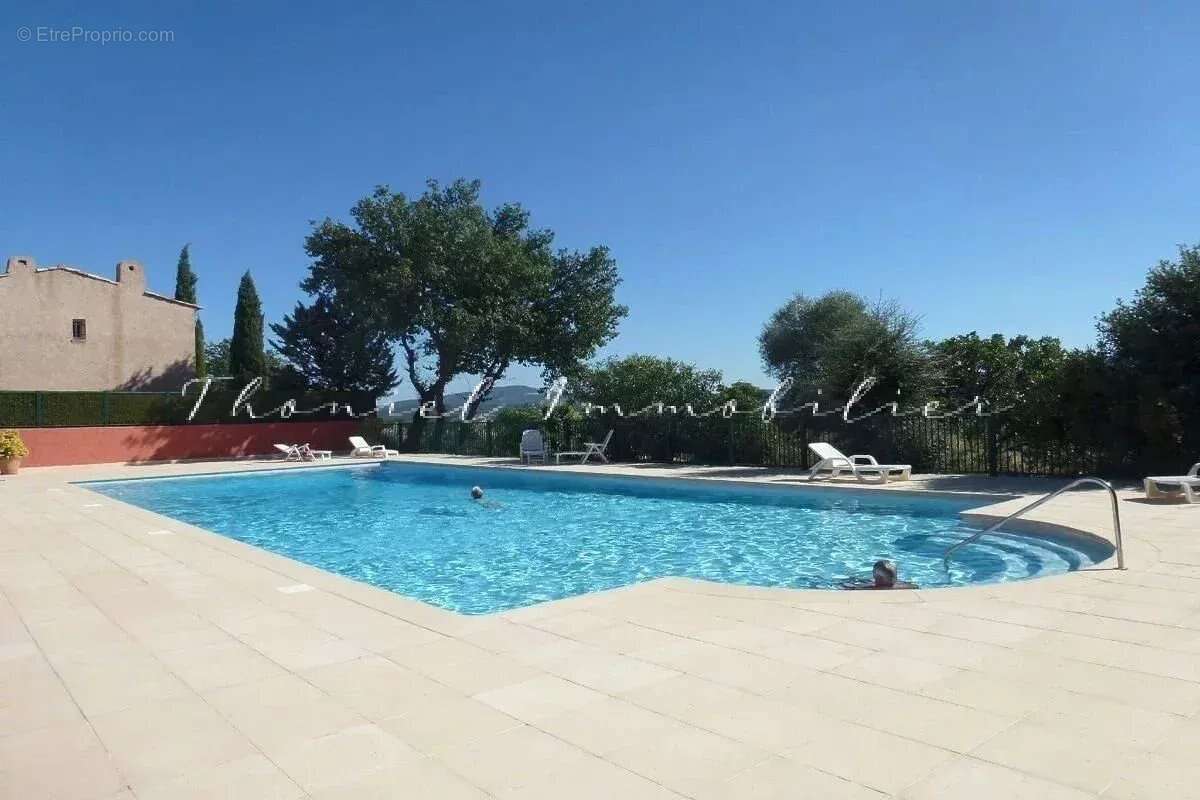 À vendre à Grimaud studio dans résidence avec piscine - photo 6