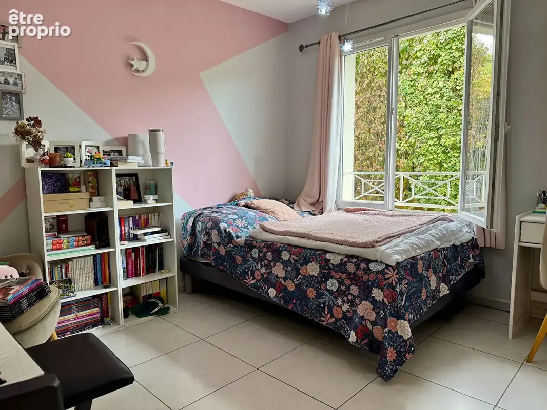Oingt - Une villa familiale 5 chambres avec piscine et vue dégagée - photo 9
