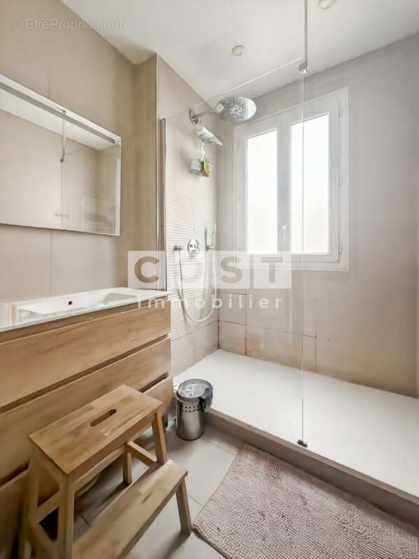 Appartement à COURBEVOIE