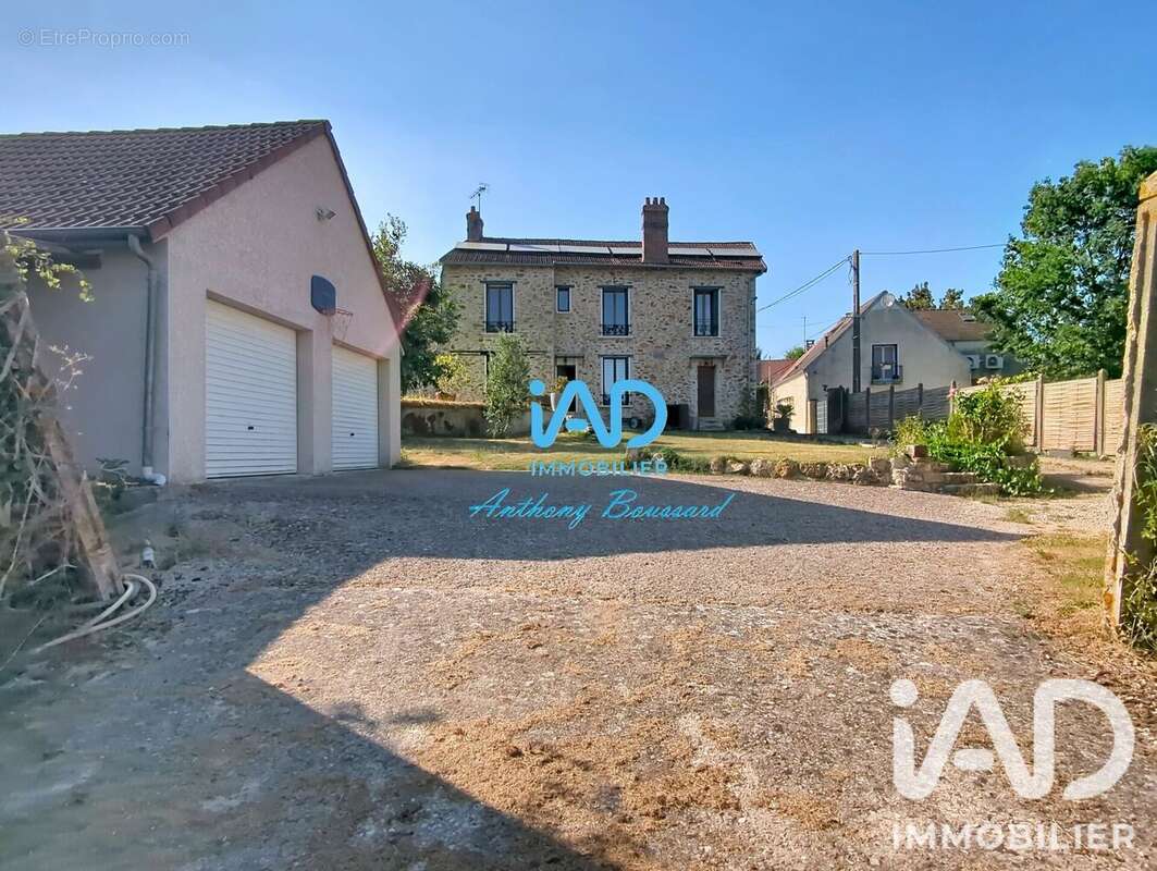 Maison 225 m² à Brie-Comte-Robert  - photo 2