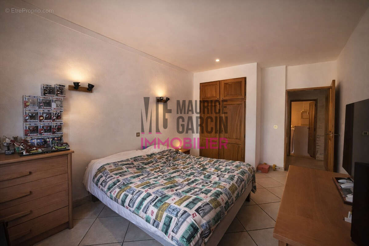 Maison à UCHAUX