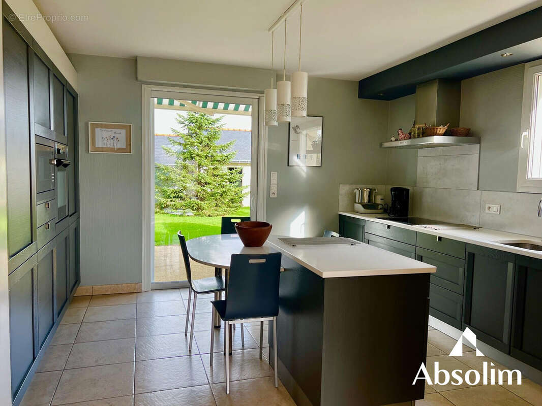 Maison 179 m² à Saint-Barthelemy-D'anjou  - photo 3