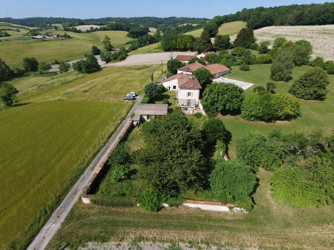Maison à SALLES-LAVALETTE
