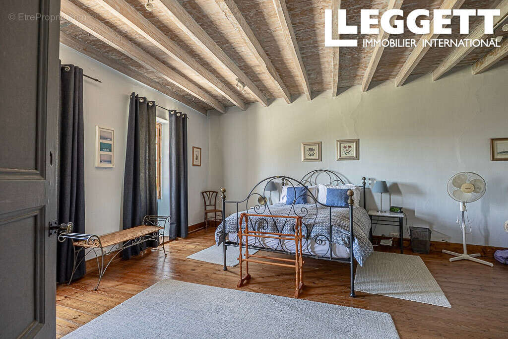 Maison à CAHUZAC-SUR-VERE