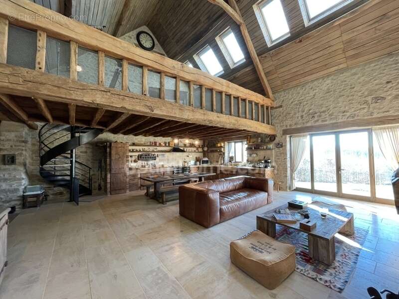 Maison à MAILHAC-SUR-BENAIZE