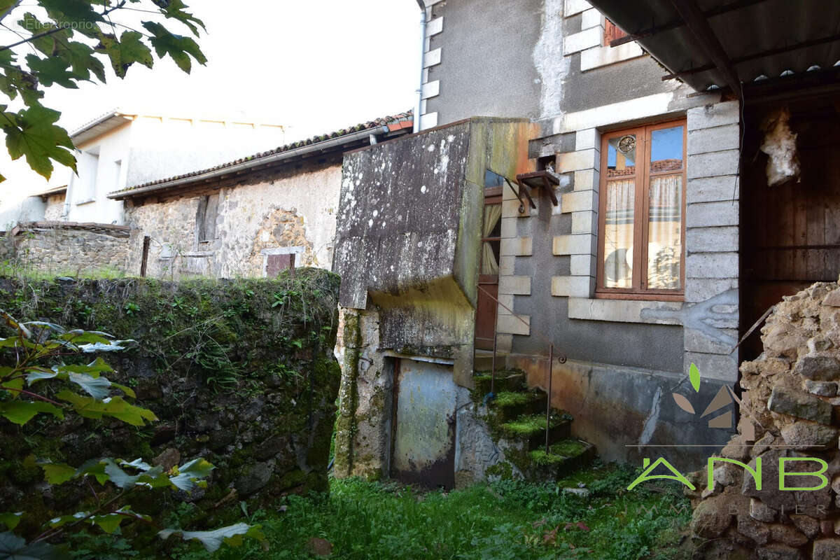 Maison à BUSSEROLLES