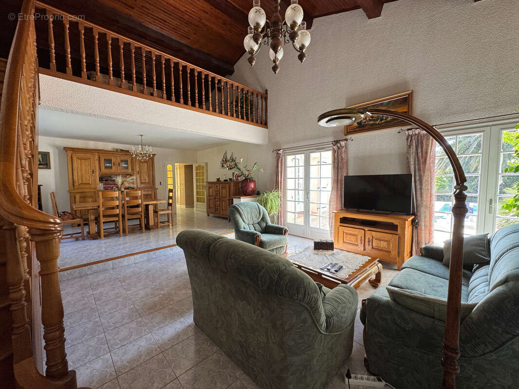 Maison à LAUDUN-L'ARDOISE