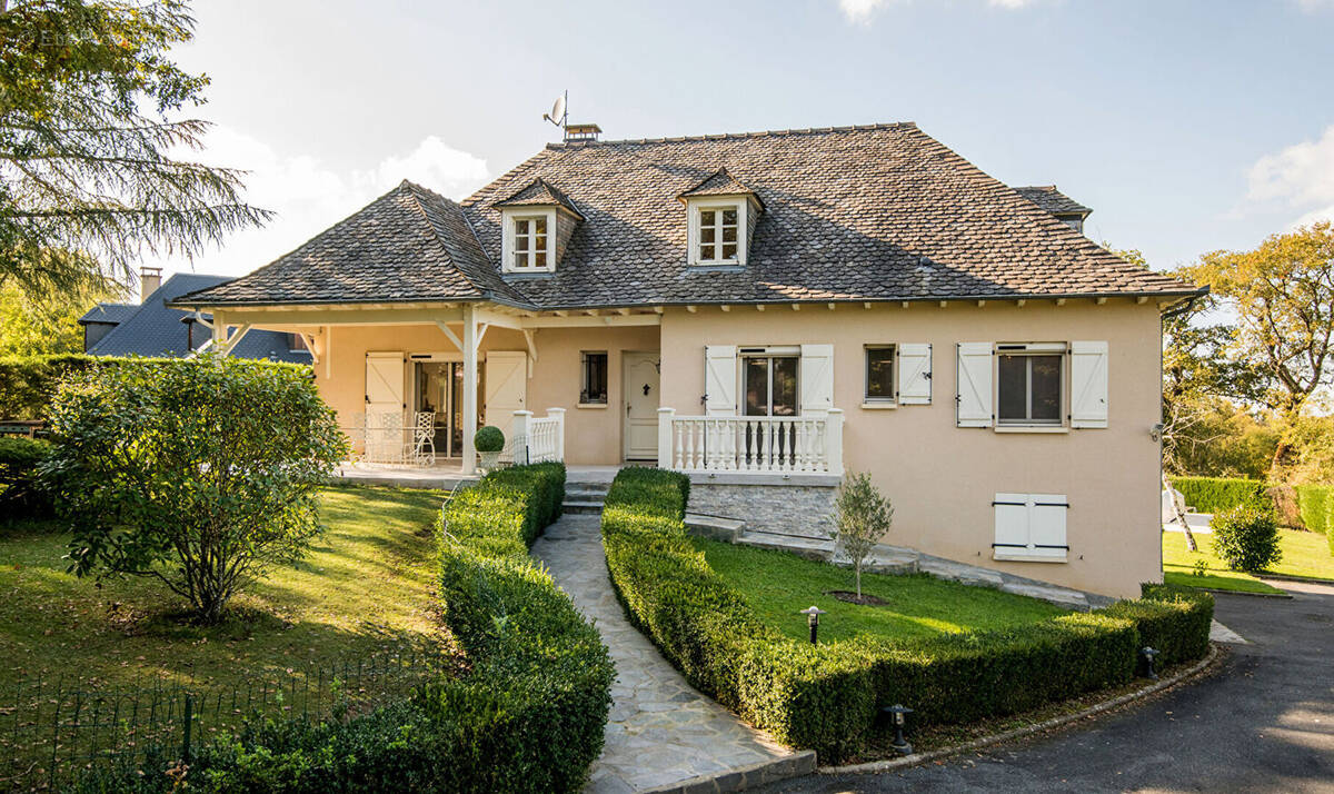 Maison à ONET-LE-CHATEAU