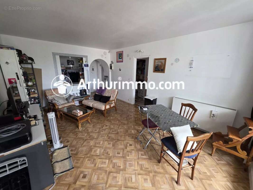 Appartement à SAVIGNY-LE-TEMPLE