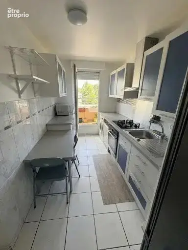 Appartement en dernier étage avec ascenseur, quartier calme et recherché - photo 4