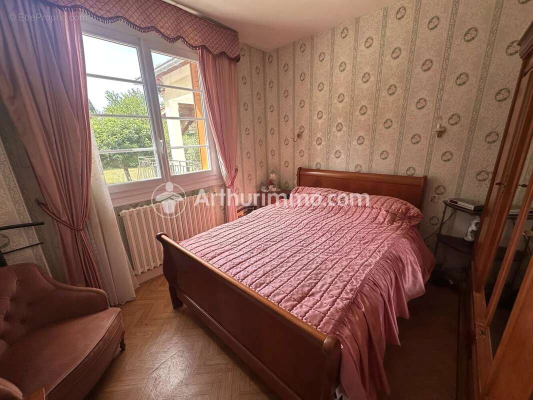 Ensemble immobilier avec maison, grange et plus de 7 000 m² de terrain – Neuvic - photo 12