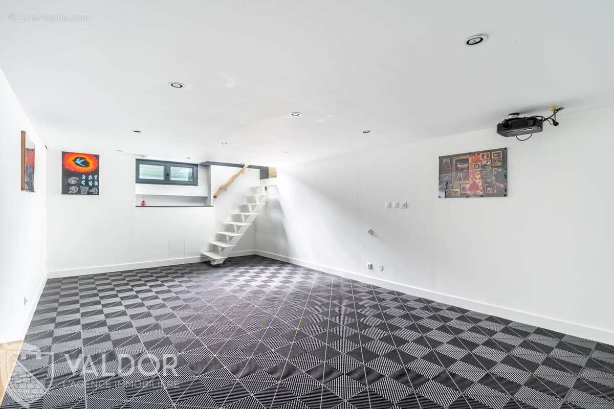 Maison à SAINT-GENIS-LES-OLLIERES