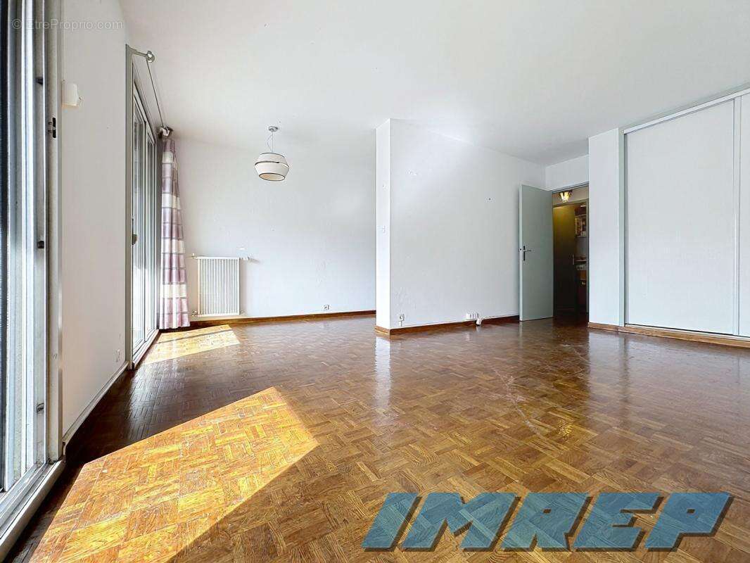 Appartement à MARSEILLE-6E