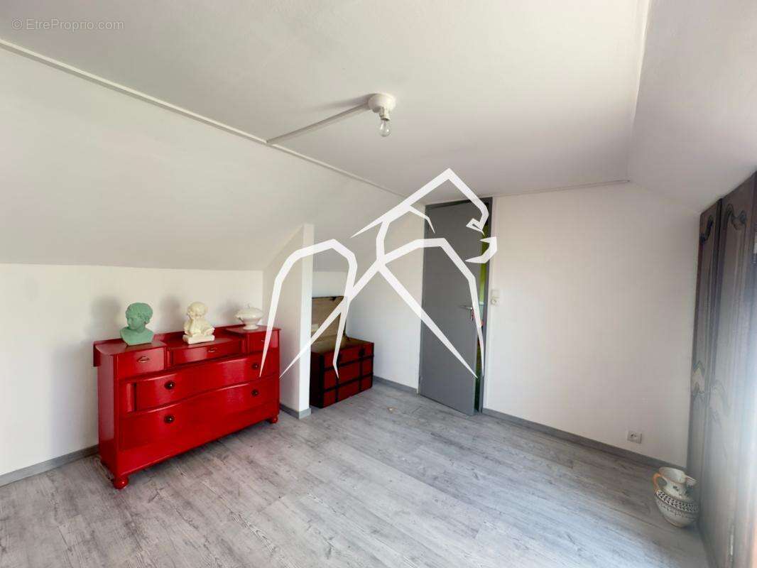 Maison à LA NEUVILLE-CHANT-D'OISEL