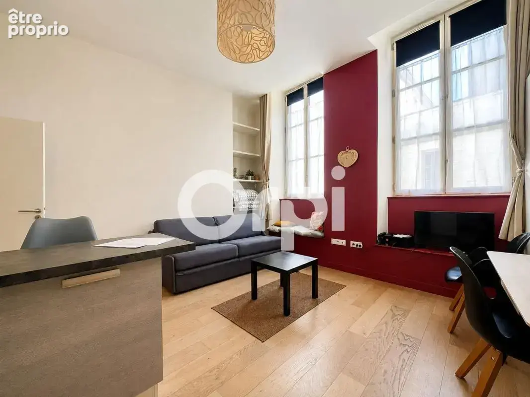 Studio meublé de charme à vendre – Quartier de la Coursive, hyper-centre de La Rochelle – Immeuble historique réhabilité - photo 3