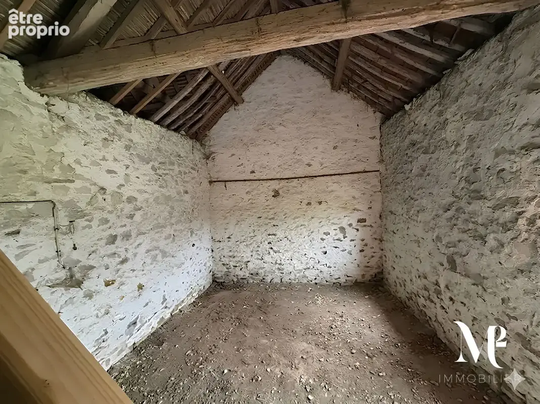 Ensemble à fort potentiel - Maison + 2 granges sur 2600m² de terrain - photo 10
