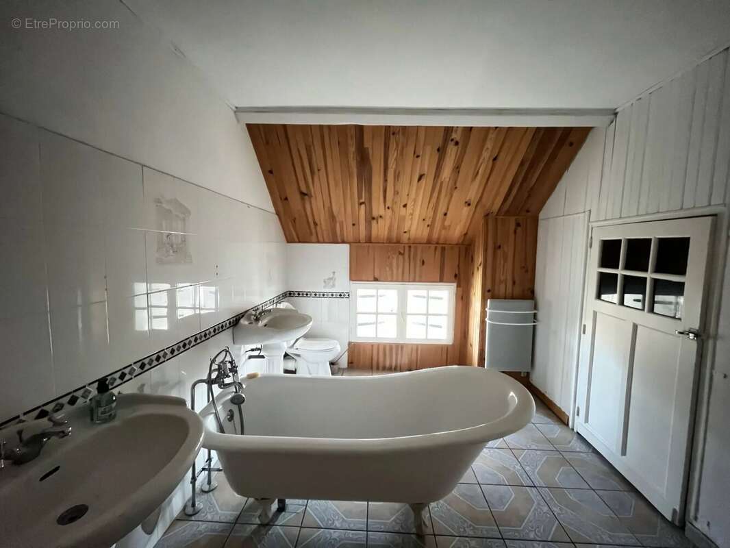 Maison à TOURNON-SAINT-PIERRE