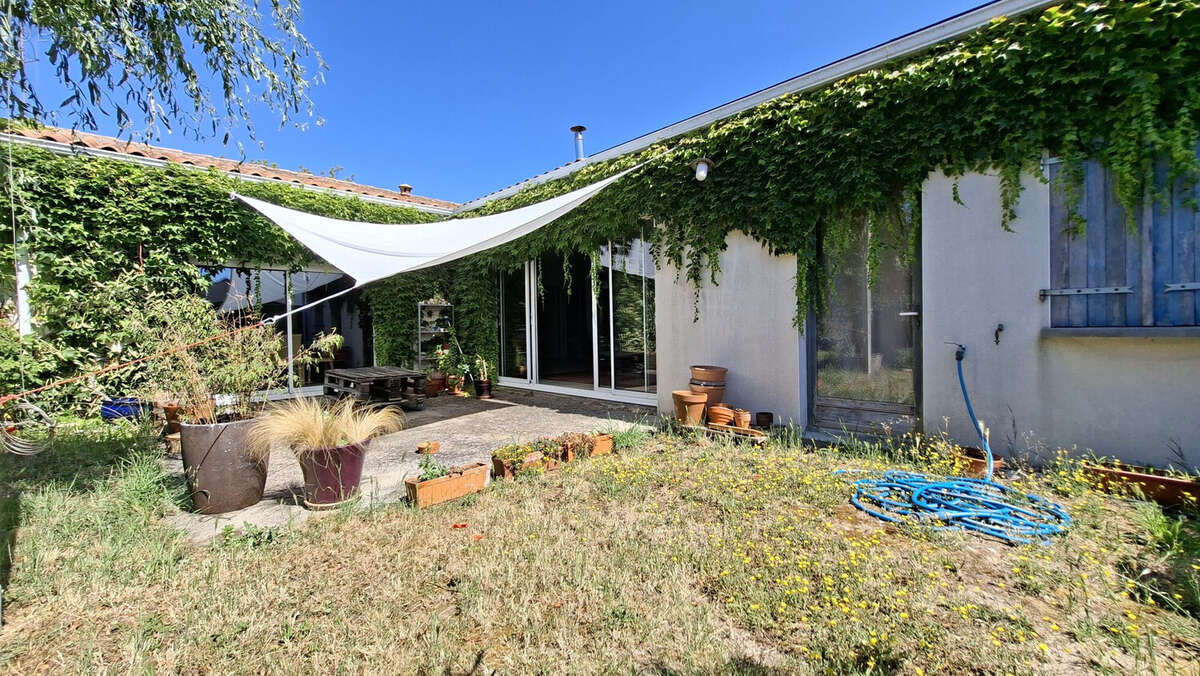 Maison 120 m² à Rochefort  - photo 2