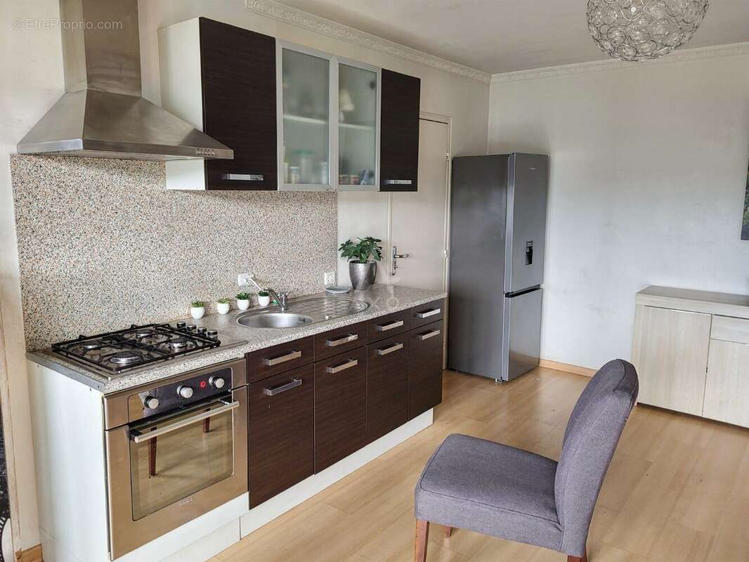 Epernay : appartement de type 2 avec balcon et emplacement de parking securise - photo 3