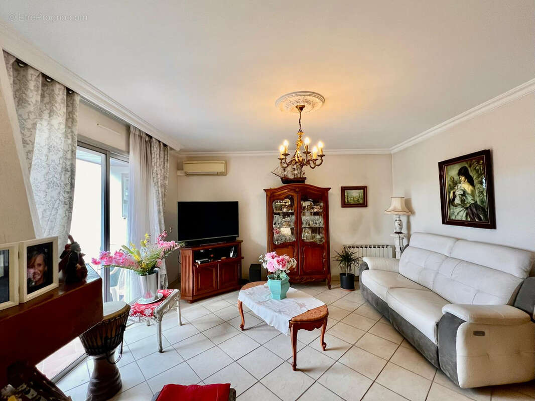Maison à SAINT-LAURENT-DU-VAR