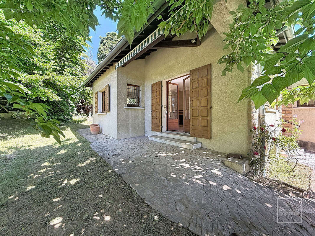 SAINT DIDIER AU MONT D'OR, Maison de 182 m² au calme avec beau potentiel - photo 2
