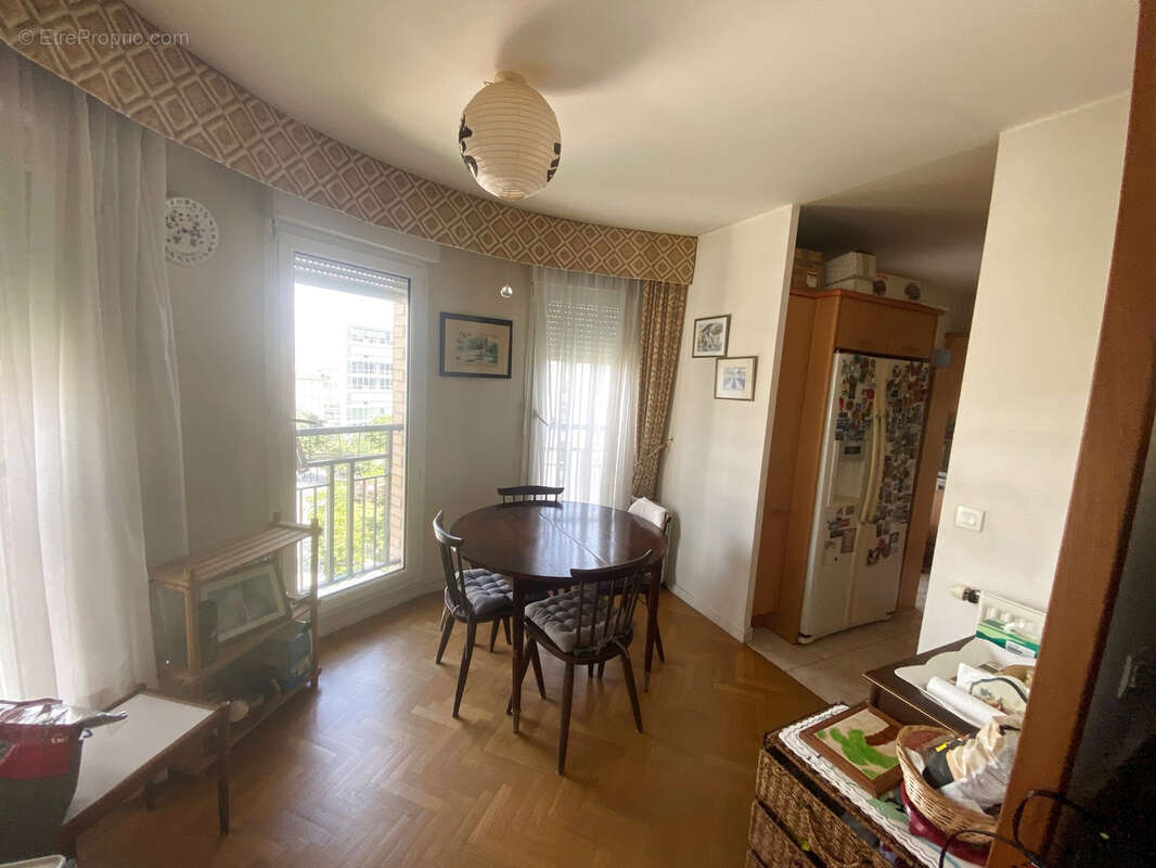 Appartement à COURBEVOIE