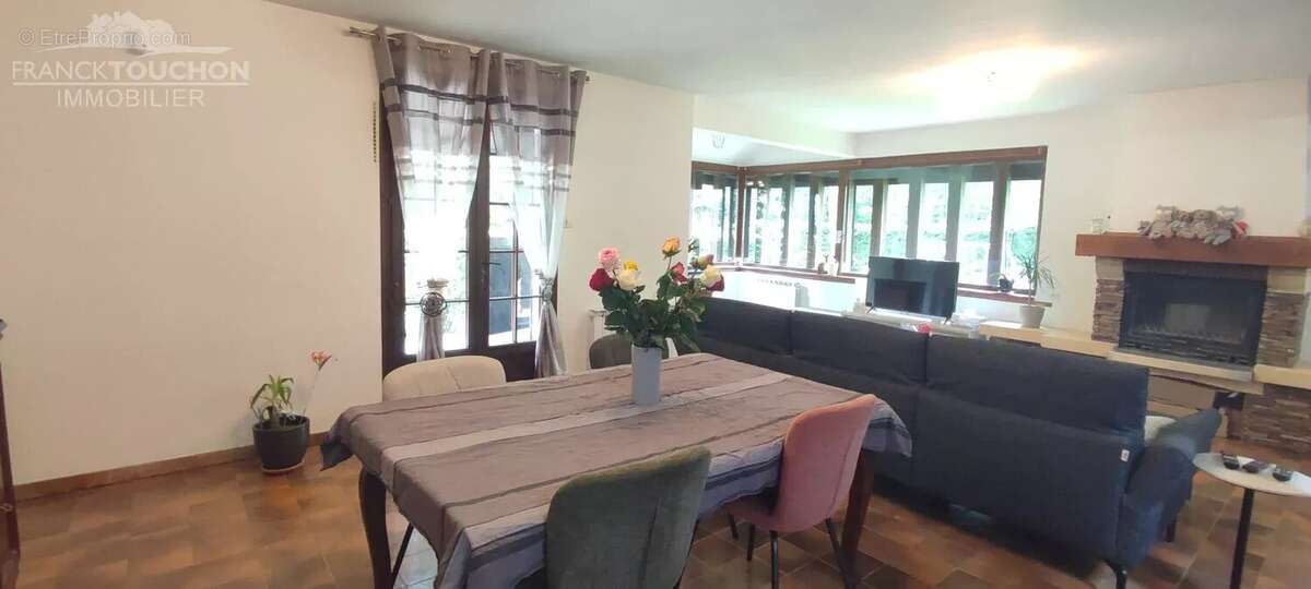 Maison à FERRIERES-EN-GATINAIS