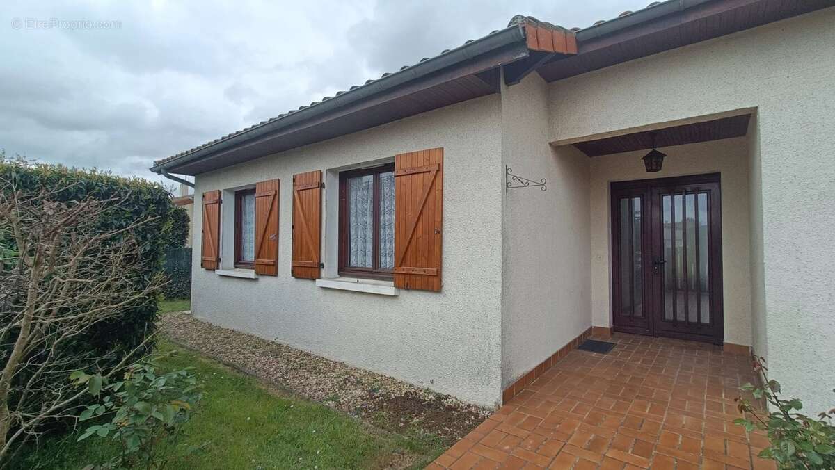 Maison à AYRON
