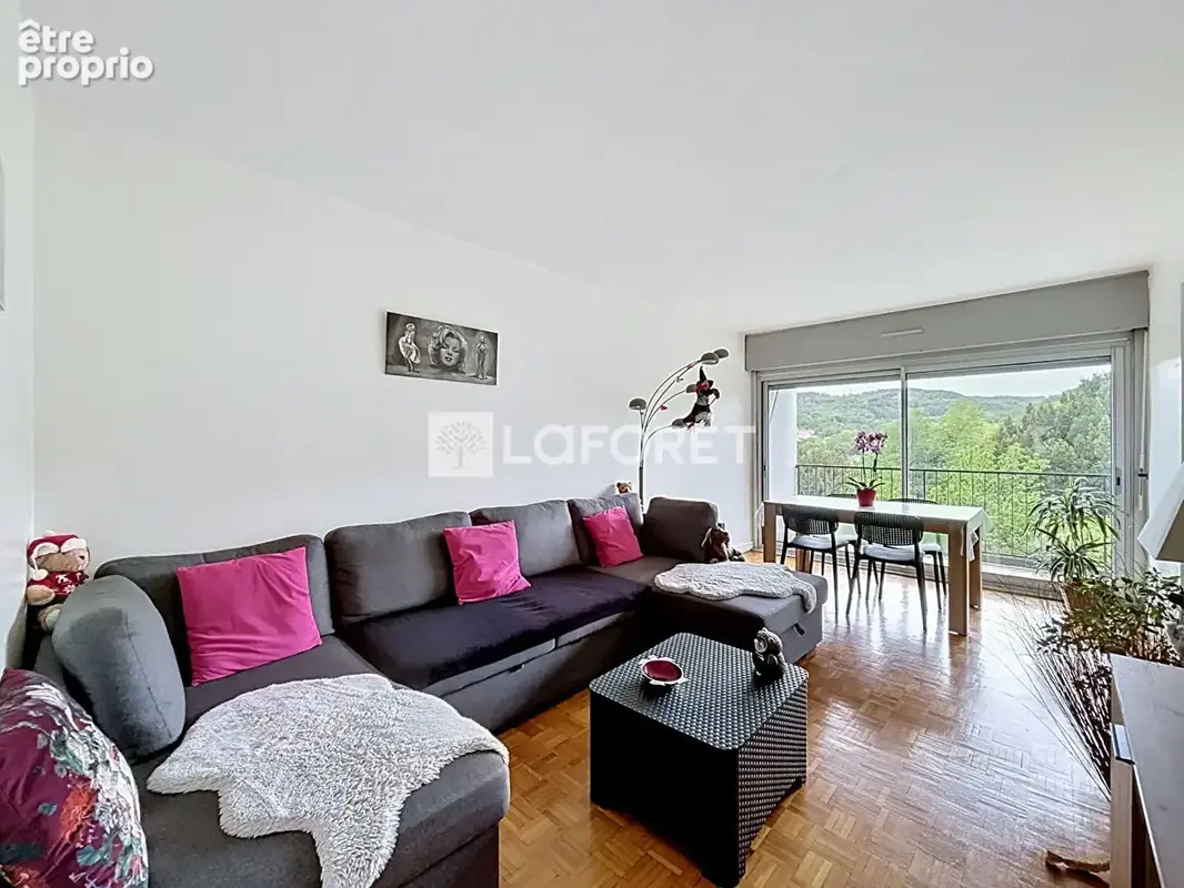 Appartement Vals Pres Le Puy 4 pièce(s) 80 m2 / GARAGE / BALCON / CAVE - photo 2