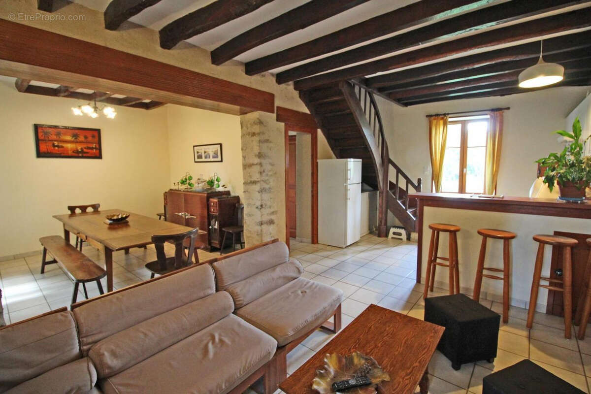Maison à ARNAC-LA-POSTE